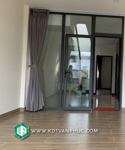 Các tầng trên được ngăn phòng bởi kính cường lực