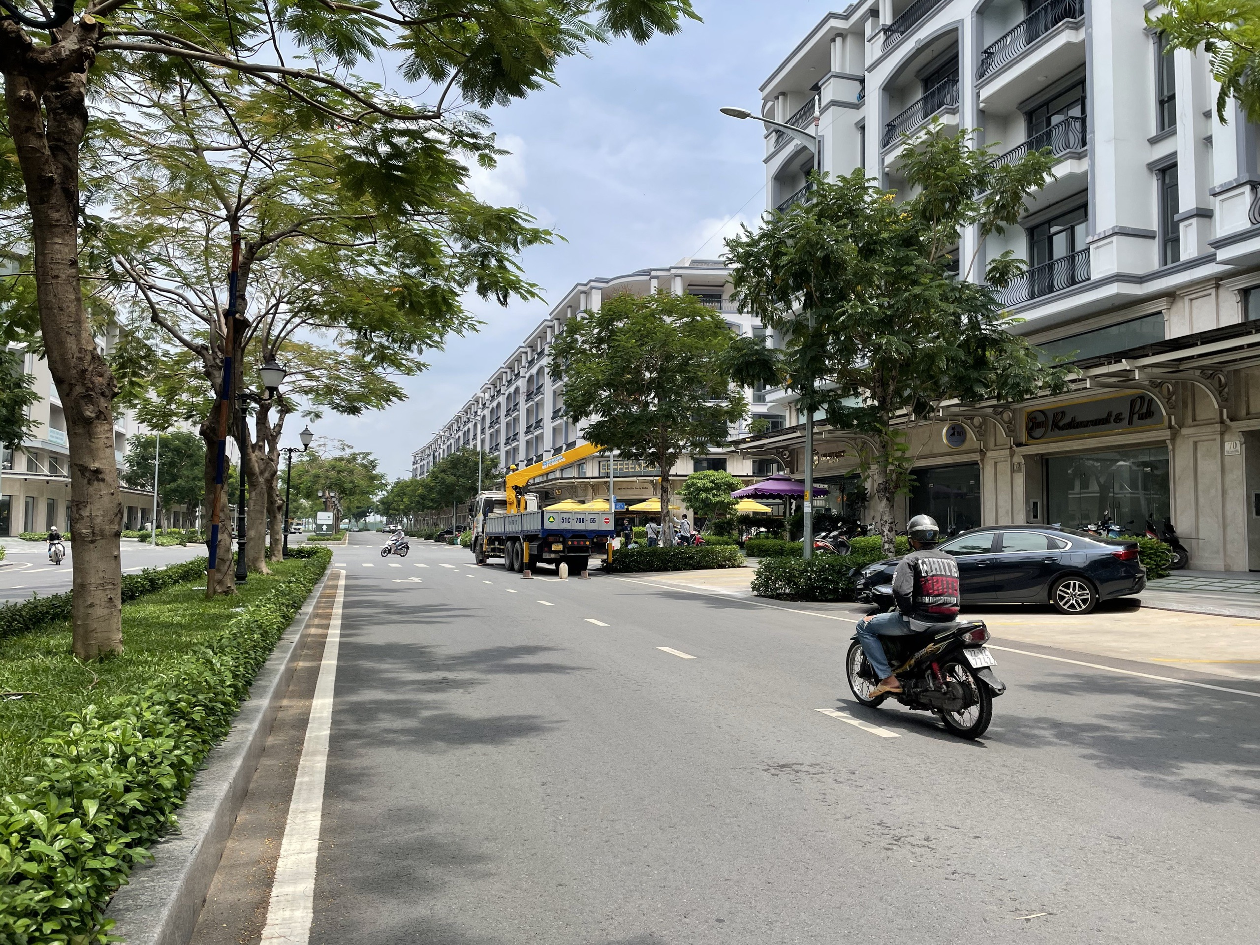 Bán shophouse vạn phúc city