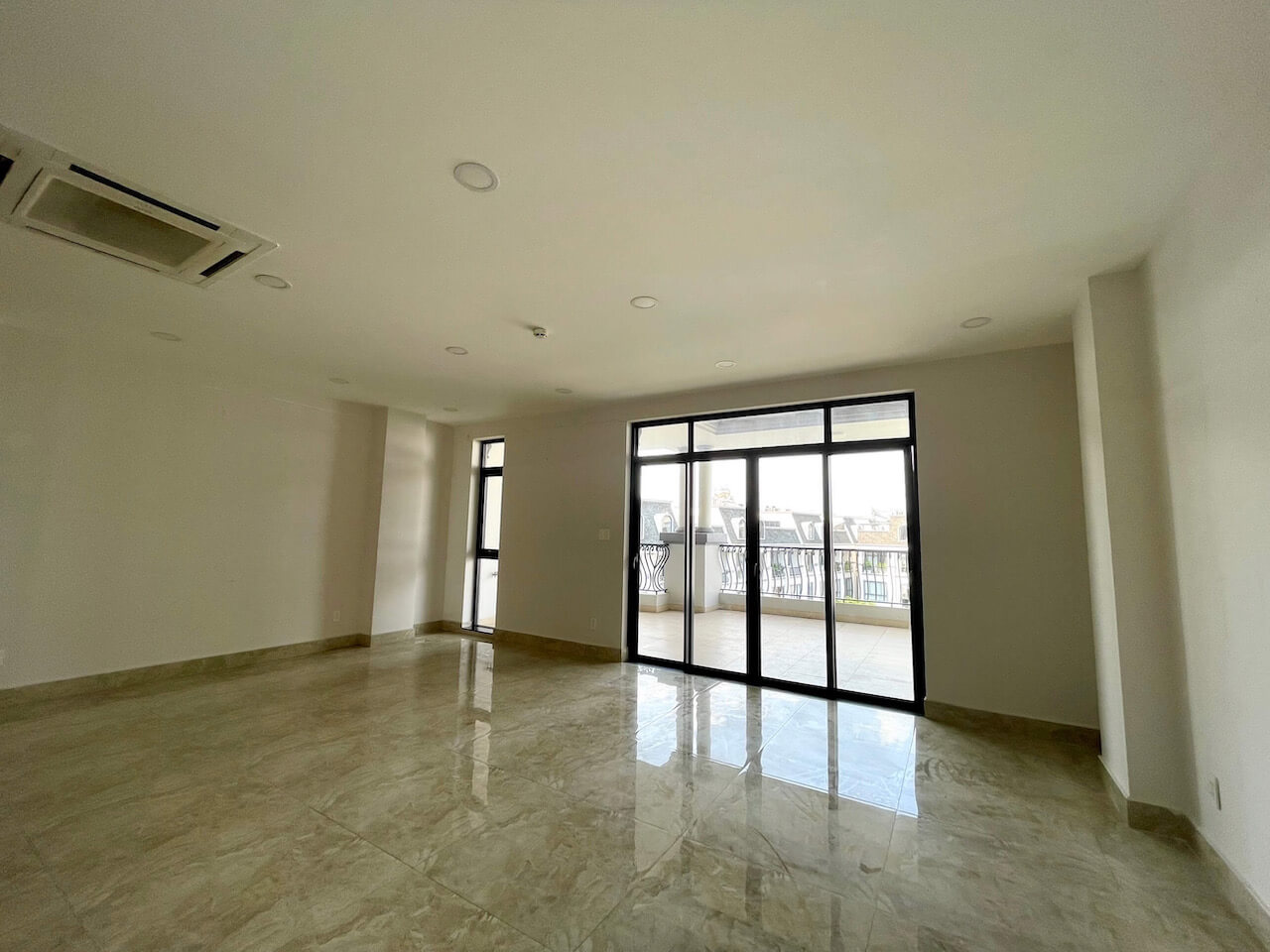 bán nhà vạn phúc city